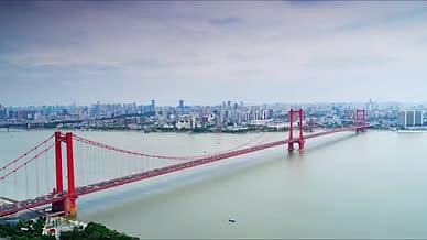 4K延时武汉地标长江大桥来往船只视频的预览图